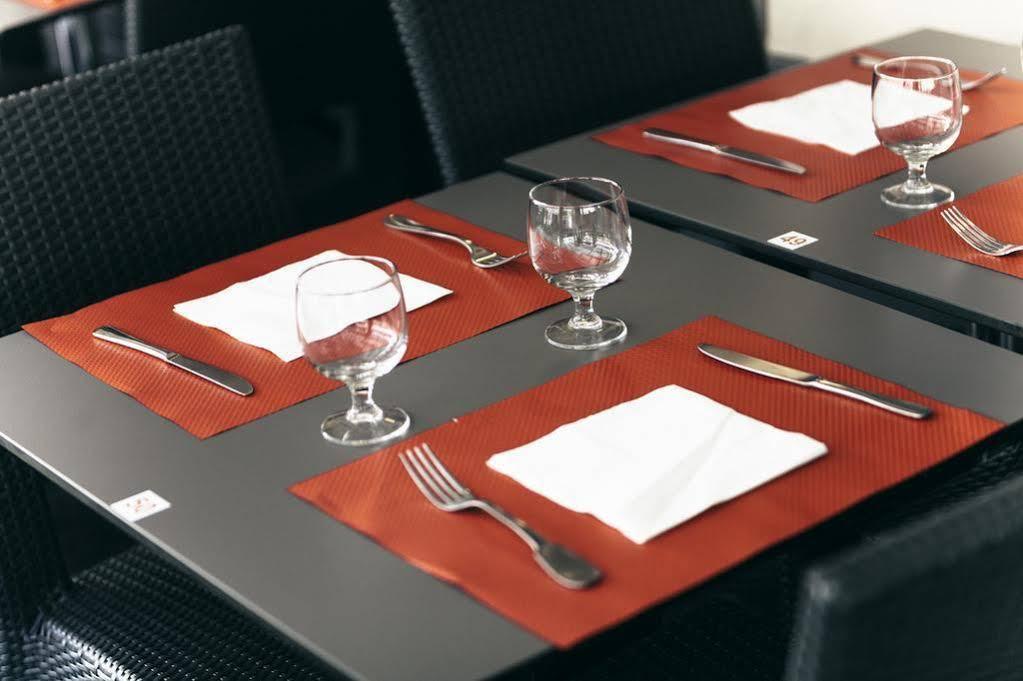 Hotel Brasserie Le Lion D'Or Meximieux Ngoại thất bức ảnh